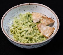 Паста с курицей и песто
