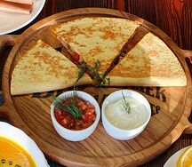 Кесадилья с курицей и грибами