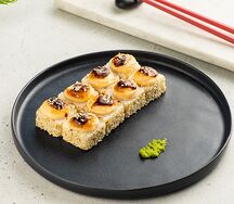 Запеченный ролл с крабом