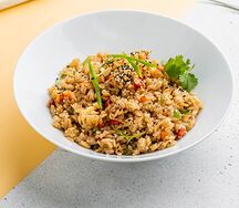 Жареный рис с овощами в соусе терияки