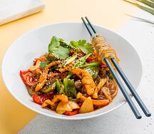 Стеклянная лапша с курицей в тайском соусе острая