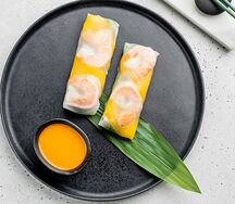 Фреш роллы с креветкой, манго и хрустящими овощами