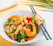 Пад тай с креветками и кальмарами