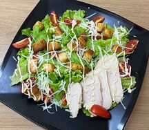 Салат Цезарь с курицей