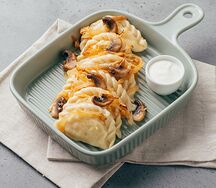 Вареники картофельные с жареными грибами и луком