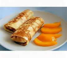 Блины: с персиком в сахаре