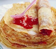 Блины: с брусникой в сахаре