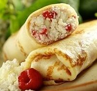 Блины: малина и творог и мед