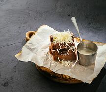 Гренки с чесночным айоли и пармезаном