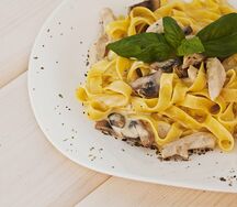 Феттуччине с курочкой и грибами