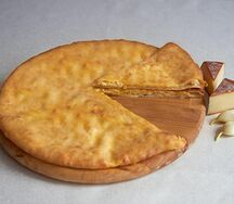Пирог осетинский с сыром и чесноком