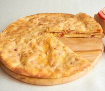Пирог с сыром и томатом
