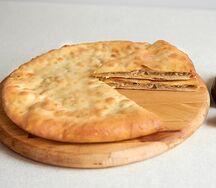 Пирог с курицей и маринованными огурчиками