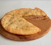 Пирог с горбушей, картофелем, сыром и укропом