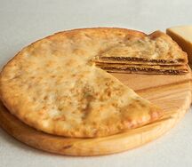 Пирог с горбушей, сыром и шампиньонами