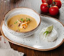 Том ям с морепродуктами