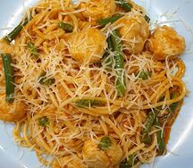 Паста с фрикадельками, томатом, паприкой