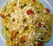 Паста с курицей, томатами черри и песто