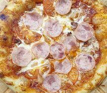 Пицца Ветчина с копчёной курицей