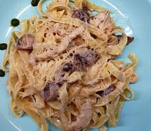 Паста Феттуччине с грибами и курицей