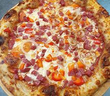 Пицца с салями и болгарским перцем