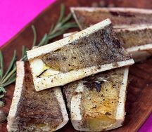 Запеченный костный мозг на кости