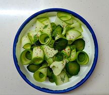 Цукини и малосольные огурчики с укропным соусом Айоли