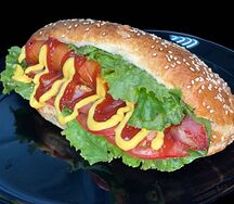 Хот-дог с беконом