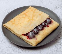 Блин с вишней и сгущёнкой