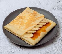 Блин с бананом и карамелью