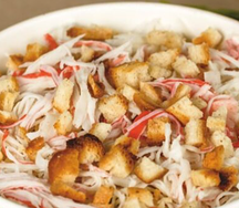 Салат Цезарь с крабом