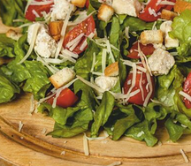 Салат Цезарь с курицей