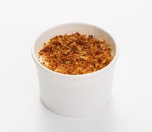 Карамельный медовик со смородиной
