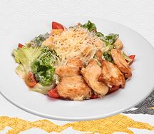 Салат Цезарь с курицей