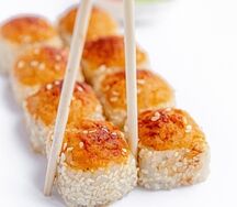 Запечённый ролл с курицей спайси