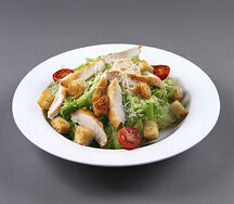 Салат Цезарь с курицей