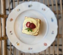 Круассан квадратный с малиной 