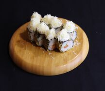 Горячий ролл Цезарь с курицей