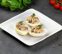 Фаршированные яйца с печенью трески