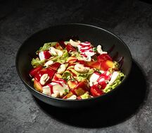 Салат с грушей и камамбером
