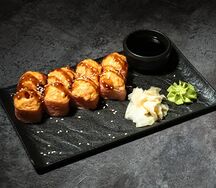 Ролл запеченный с форелью