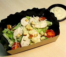 Салат Цезарь с курицей