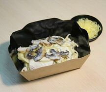 Паста с куриным филе и грибами