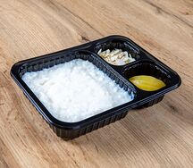 Каша рисовая с персиком и лепестками миндаля