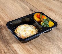 Куриное филе, запеченное с ветчиной и миксом овощей в кисло-сладком соусе