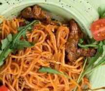 С телёнком в томатном соусе