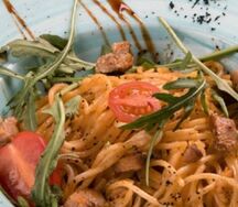 Со свининой и сливочным Чили-соусом