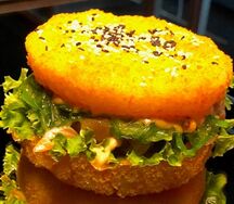 Суши-бургер с лососем