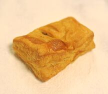 Слойка с курицей и грибами