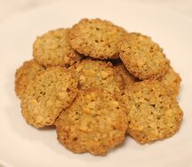 Печенье с овсяными хлопьями и арахисом